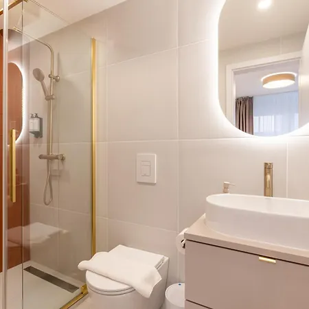 Appartement Asboth Boutique Suites, Location By Bqa *